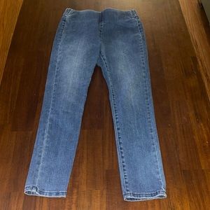 Soft Surroundings ladies medium blue wash pull on stretch jeans. Petite XS